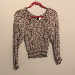Long sleeved scrunched paisley top